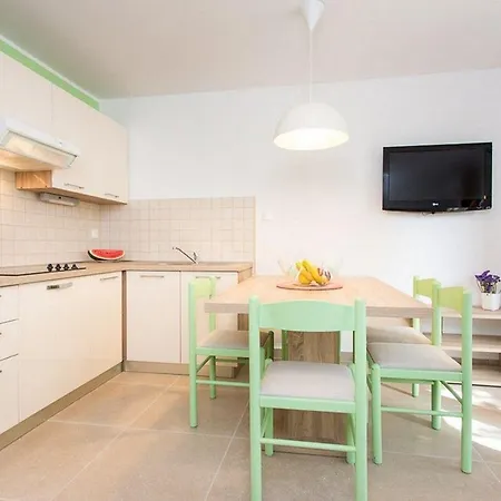 200 Meter Bis Zum Kristallklaren Apartment Baska (Krk)